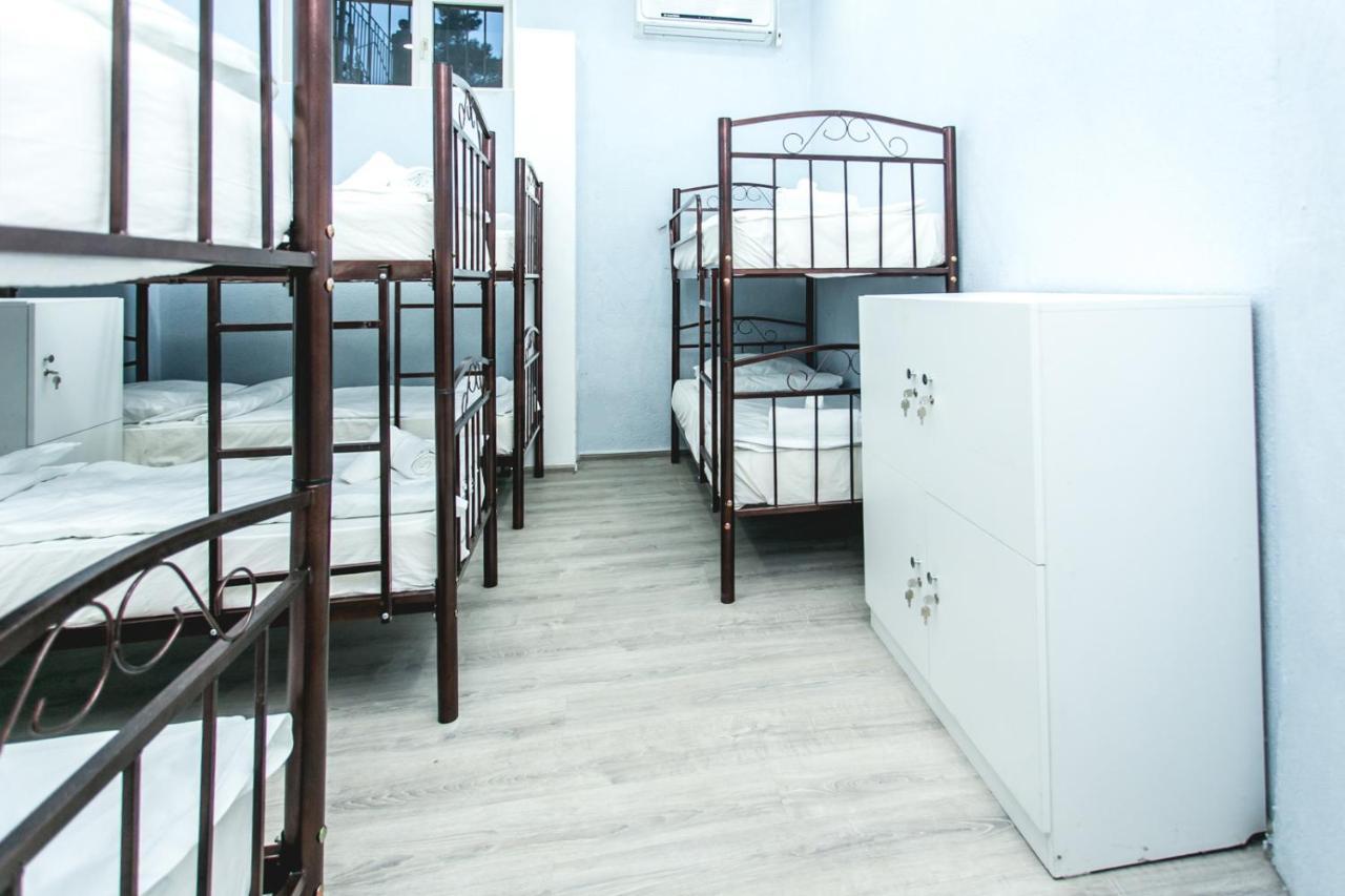 Sherlock Holmes Hostel Baku Exteriör bild