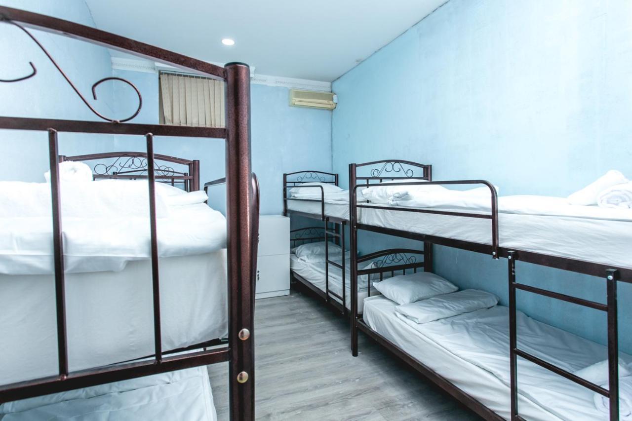 Sherlock Holmes Hostel Baku Exteriör bild