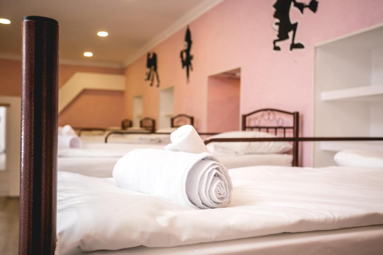Sherlock Holmes Hostel Baku Exteriör bild