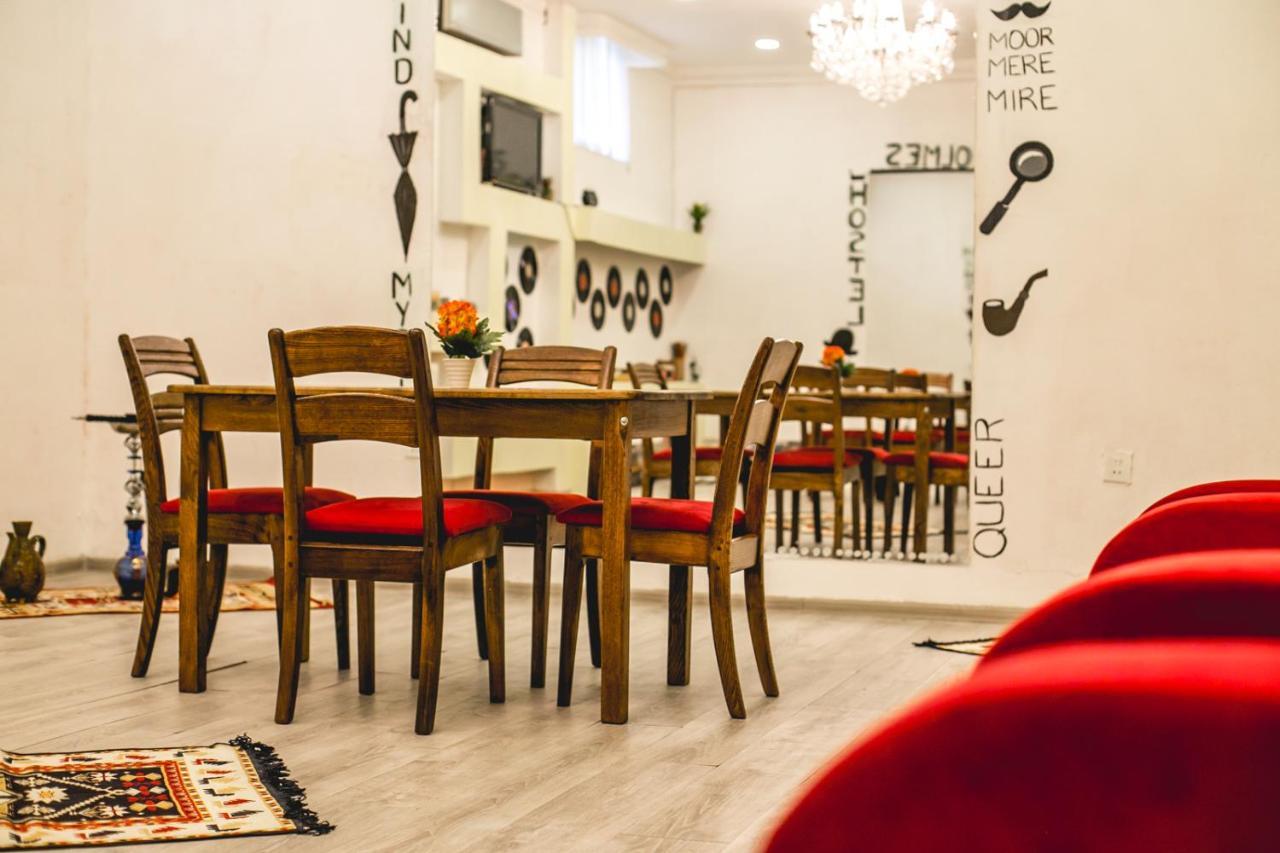 Sherlock Holmes Hostel Baku Exteriör bild