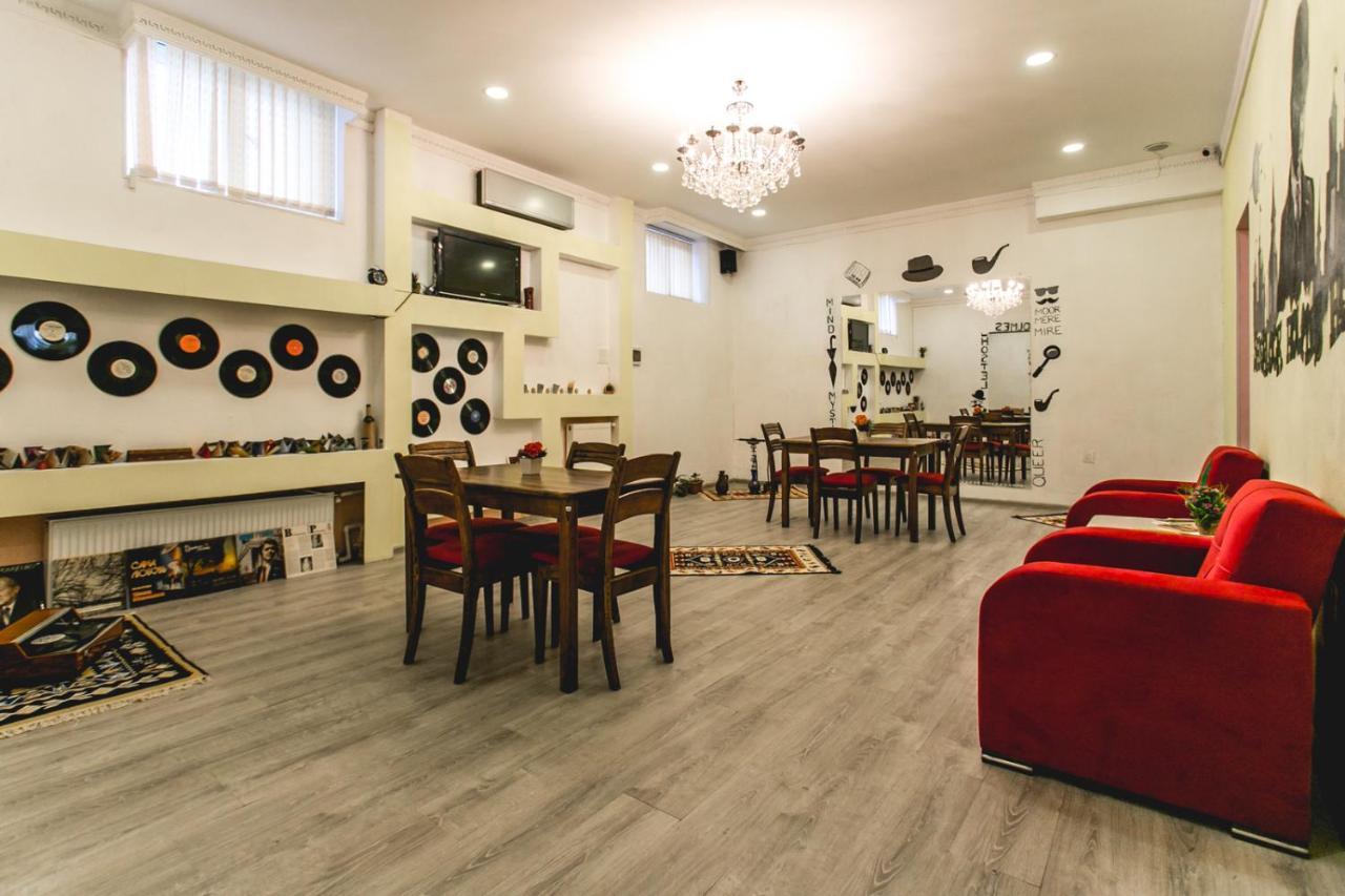 Sherlock Holmes Hostel Baku Exteriör bild
