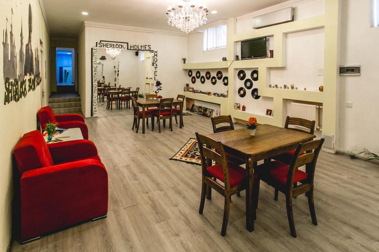 Sherlock Holmes Hostel Baku Exteriör bild