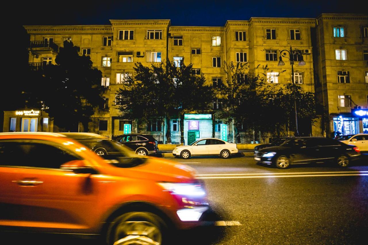 Sherlock Holmes Hostel Baku Exteriör bild