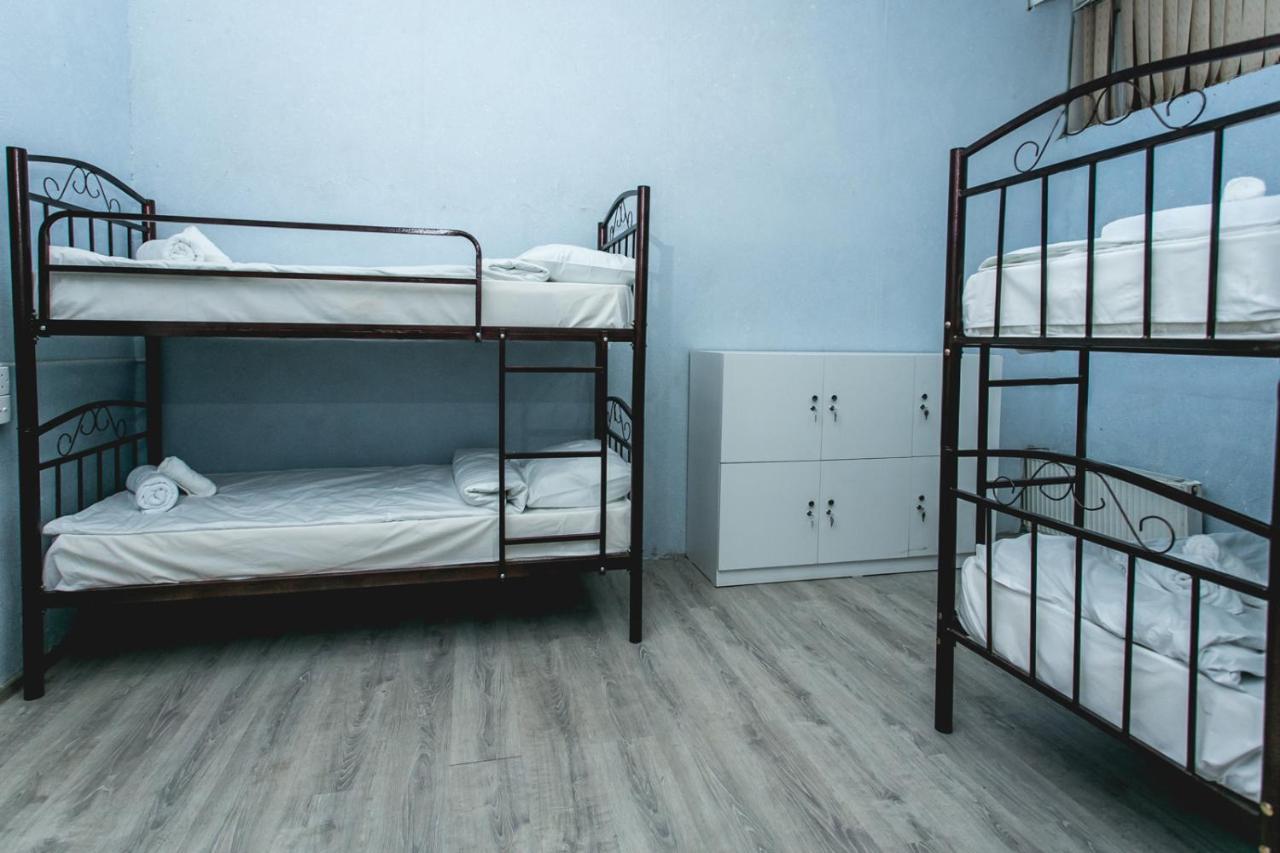 Sherlock Holmes Hostel Baku Exteriör bild