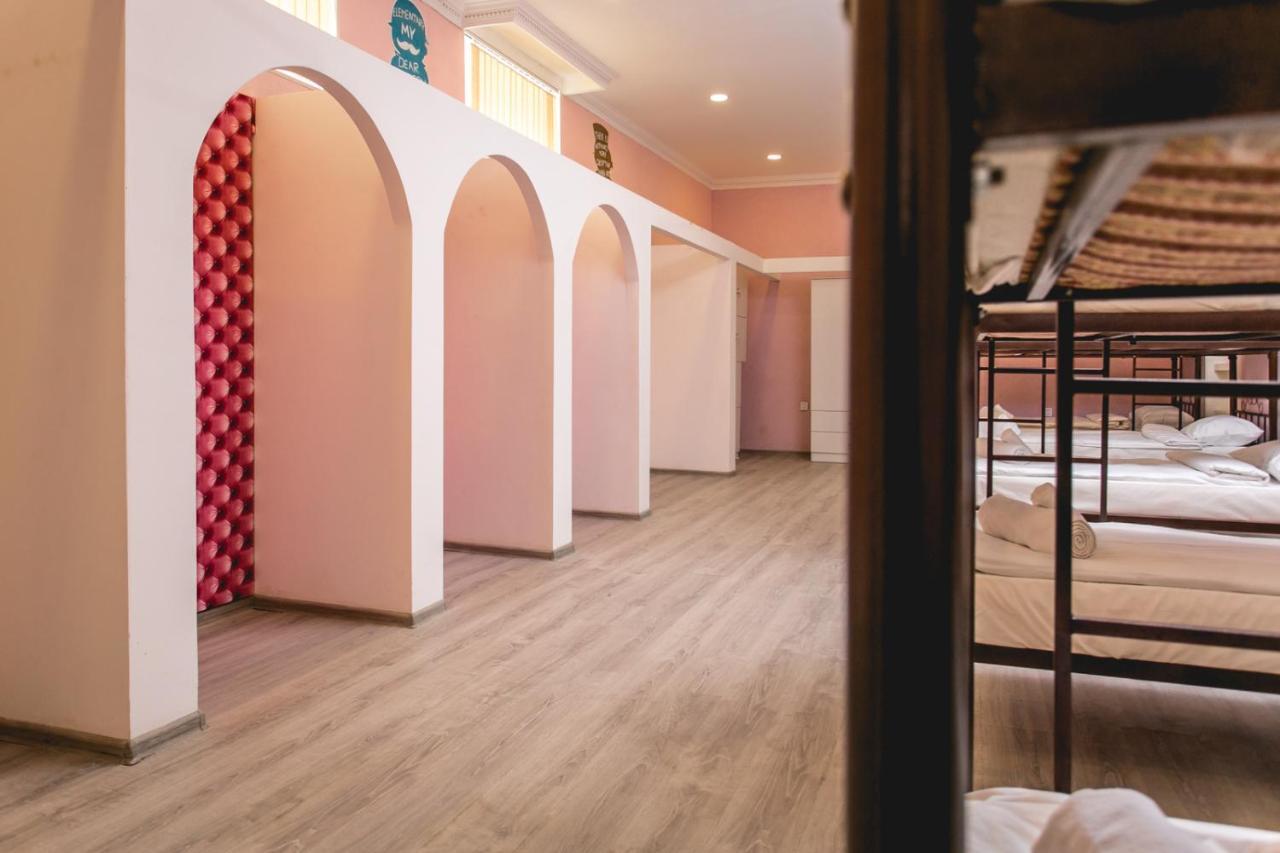 Sherlock Holmes Hostel Baku Exteriör bild