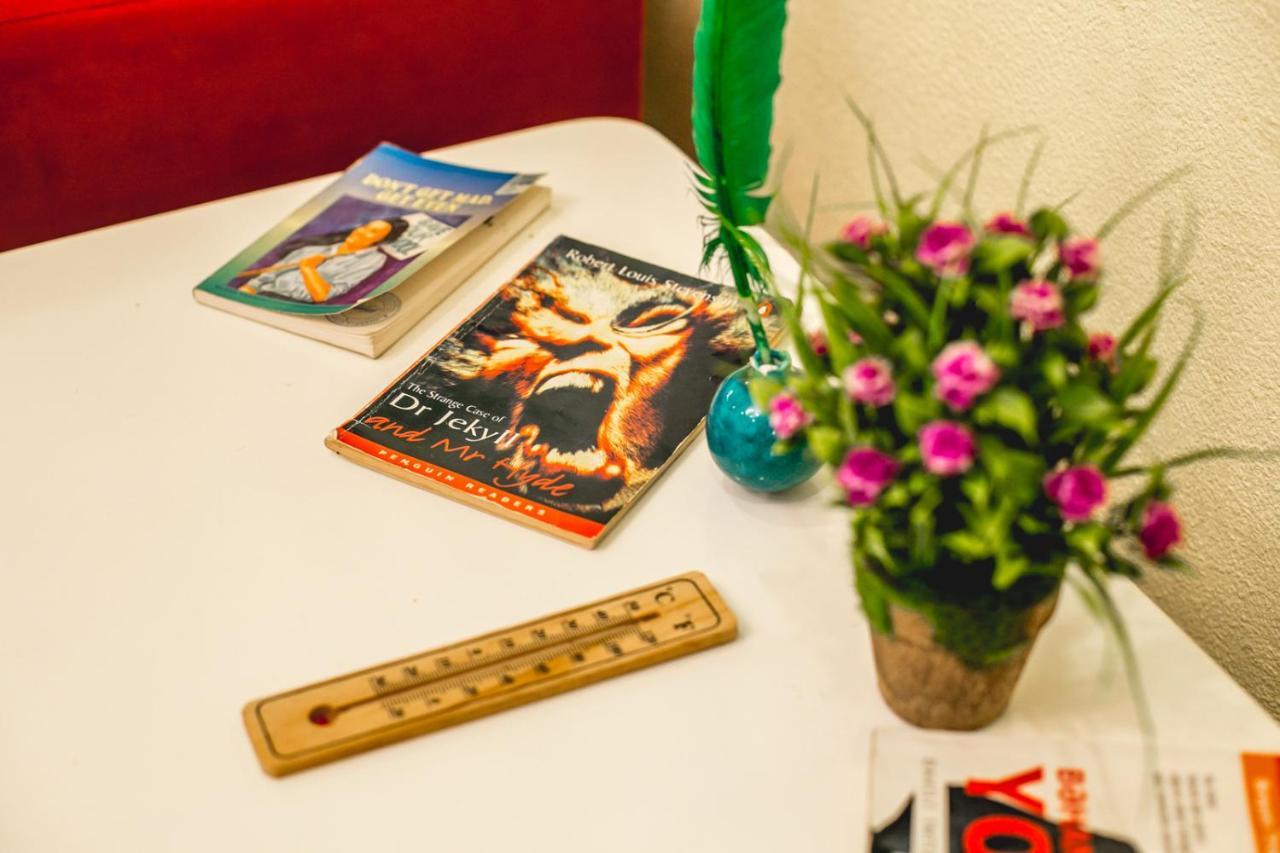 Sherlock Holmes Hostel Baku Exteriör bild