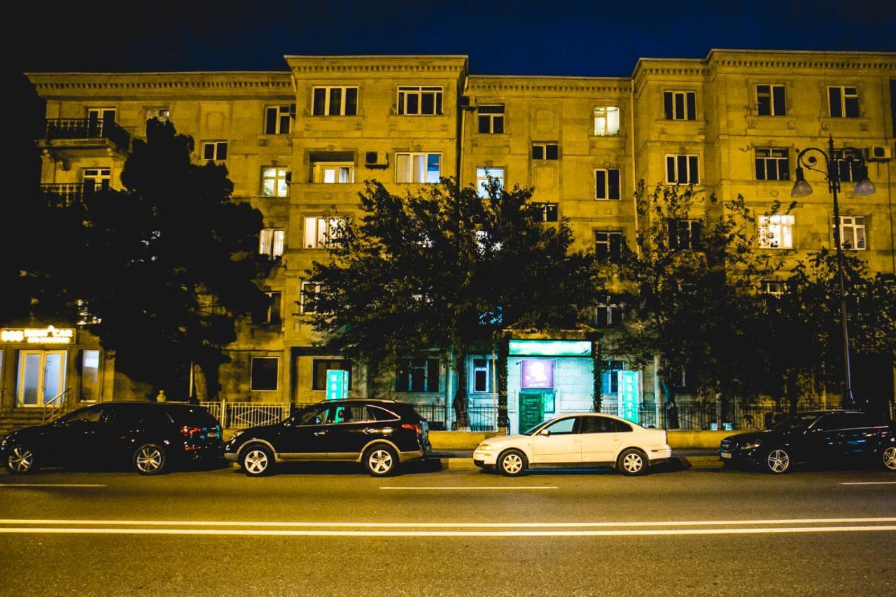 Sherlock Holmes Hostel Baku Exteriör bild