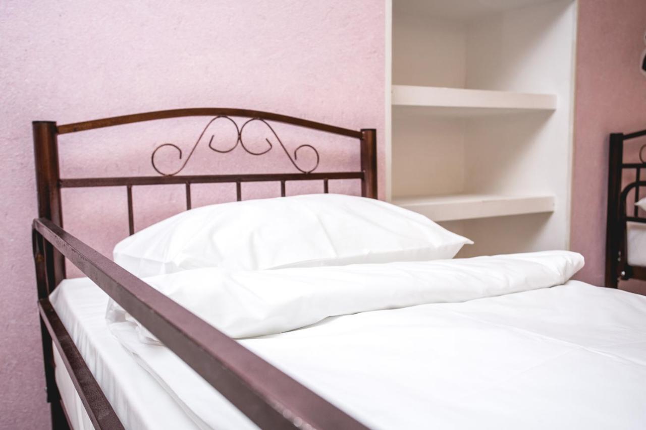 Sherlock Holmes Hostel Baku Exteriör bild