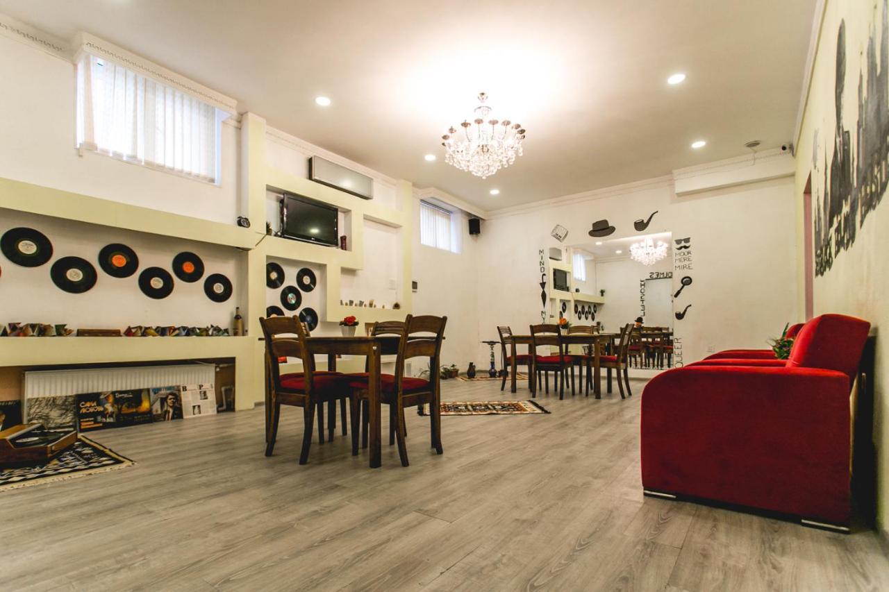 Sherlock Holmes Hostel Baku Exteriör bild