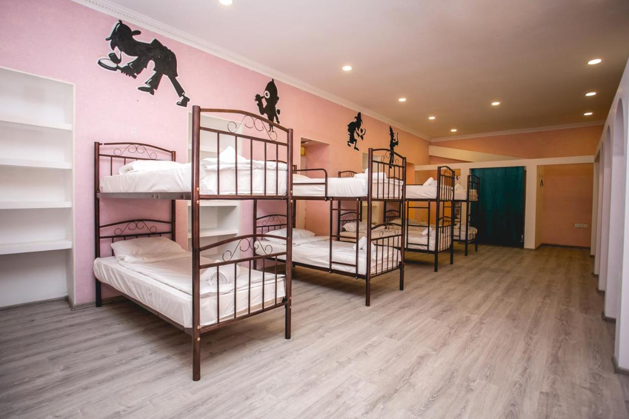 Sherlock Holmes Hostel Baku Exteriör bild