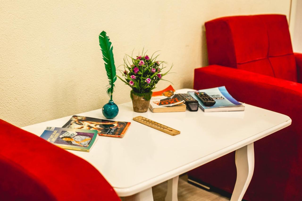 Sherlock Holmes Hostel Baku Exteriör bild