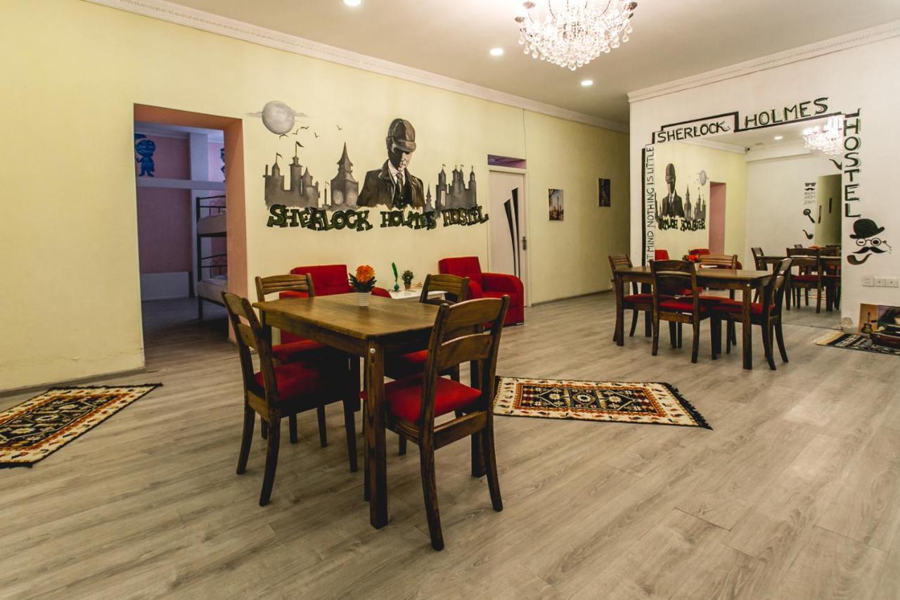 Sherlock Holmes Hostel Baku Exteriör bild