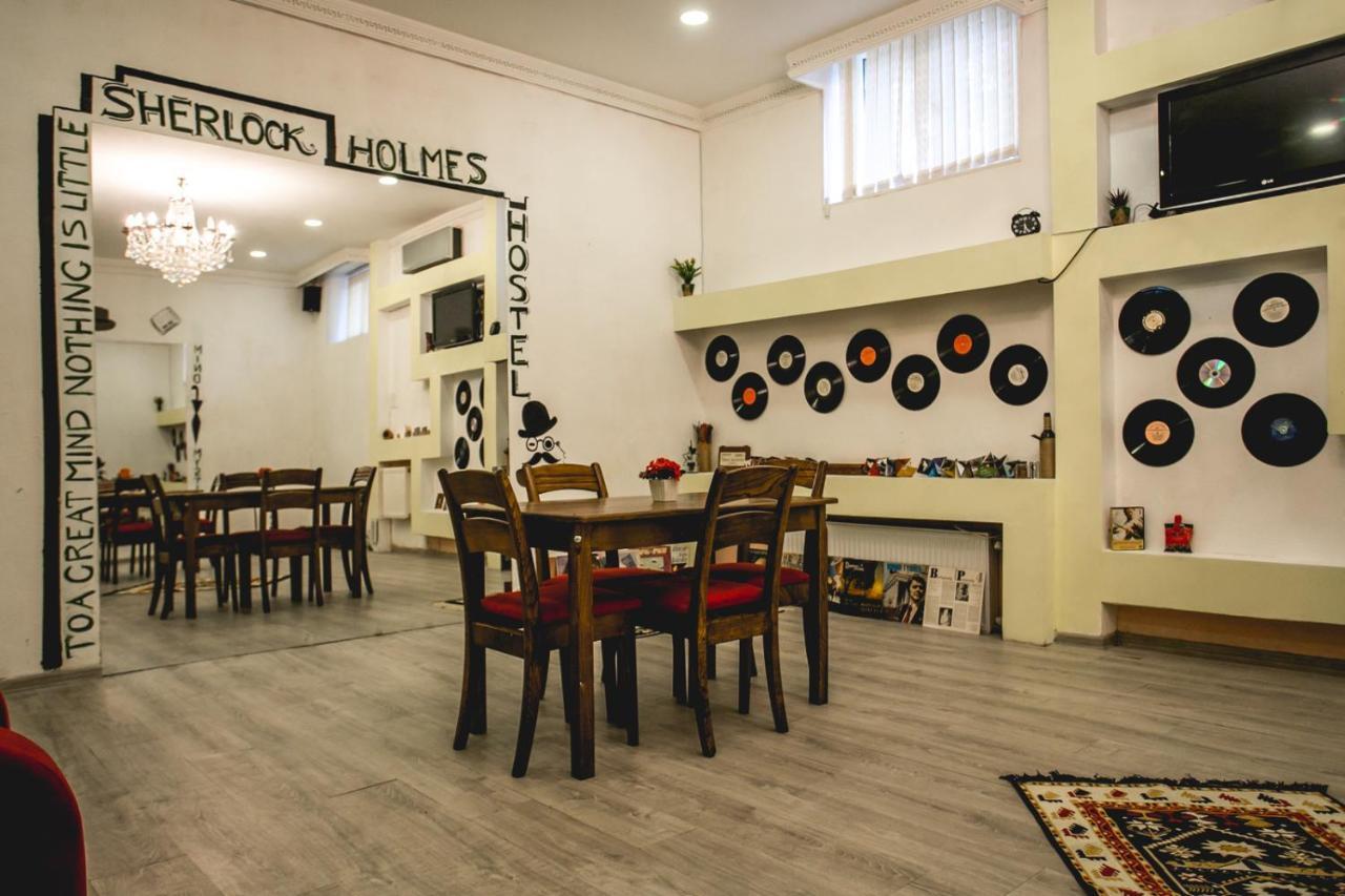 Sherlock Holmes Hostel Baku Exteriör bild