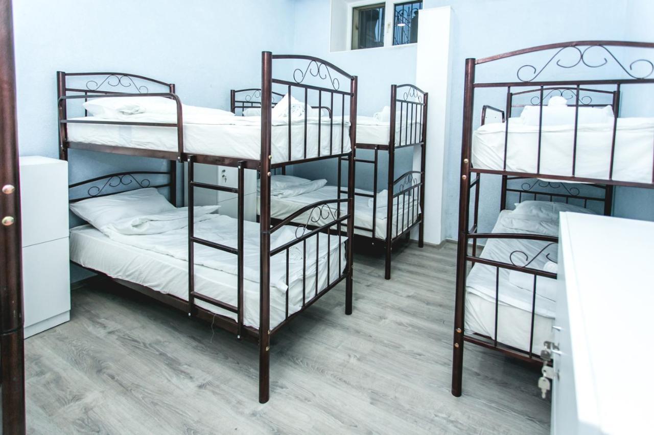 Sherlock Holmes Hostel Baku Exteriör bild