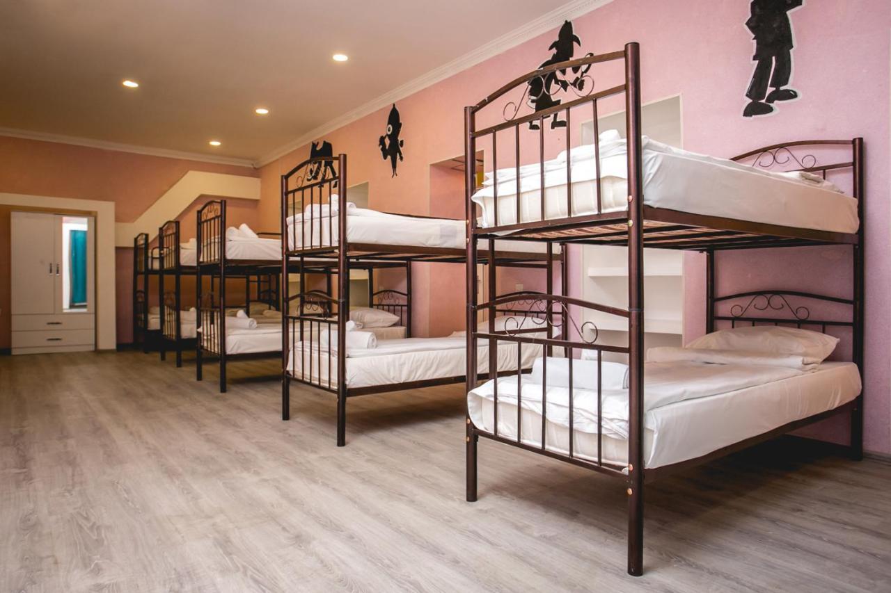 Sherlock Holmes Hostel Baku Exteriör bild