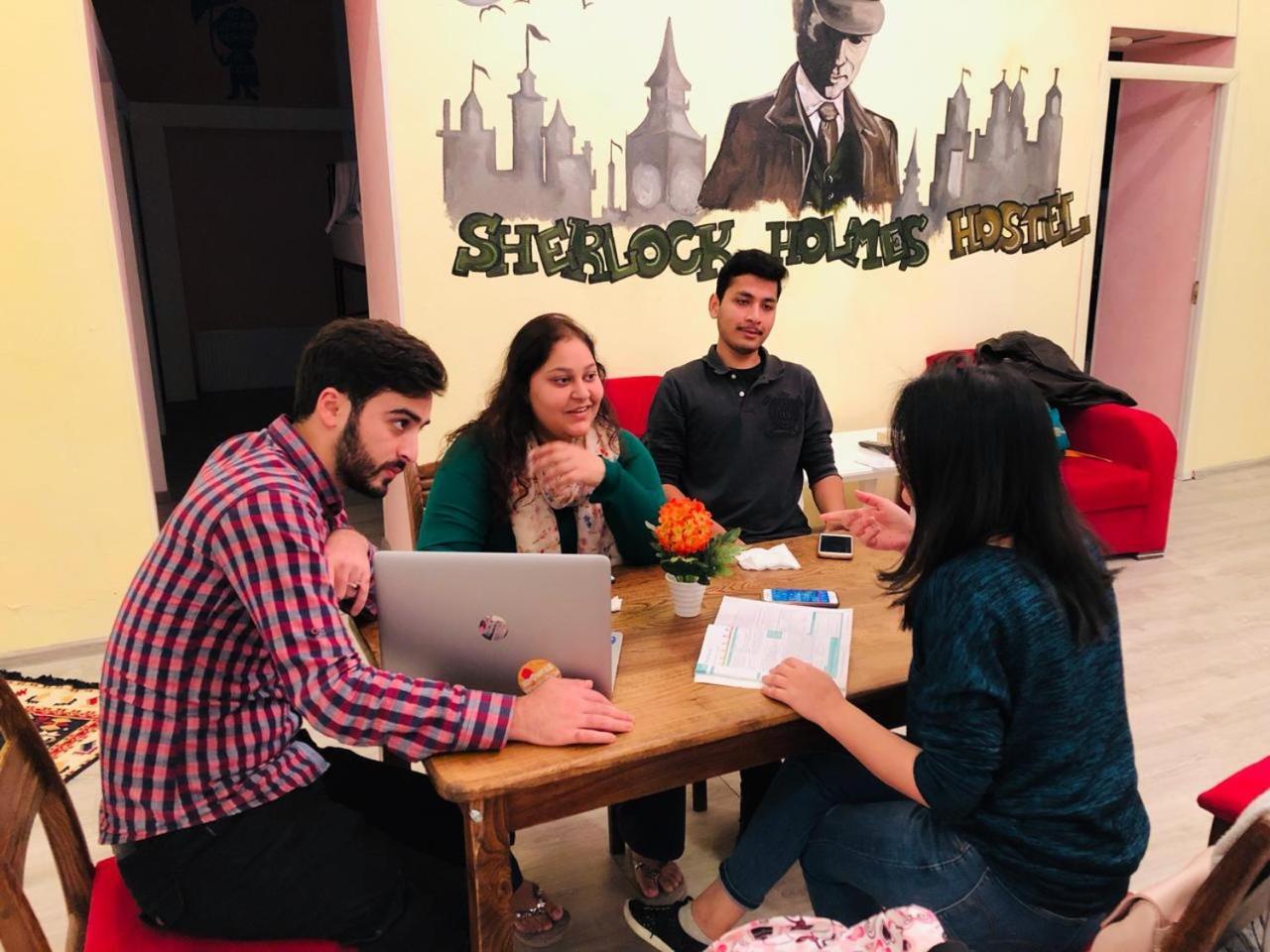 Sherlock Holmes Hostel Baku Exteriör bild